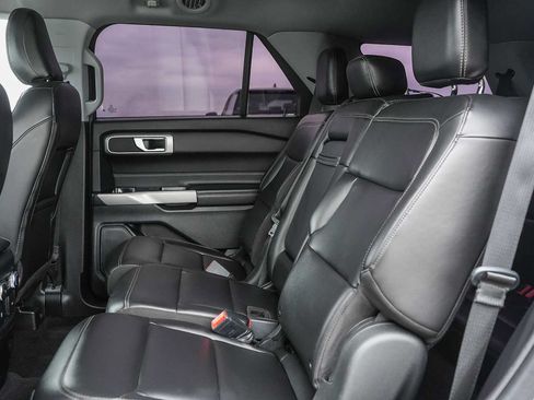Used 2022 Ford Explorer XLT w/ Equipment Group 202A RWD image 15
