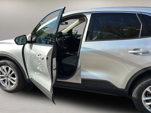 Used 2020 Ford Escape SE image 10