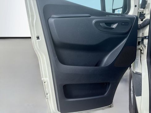 Used 2024 Mercedes-Benz Sprinter 2500 image 39
