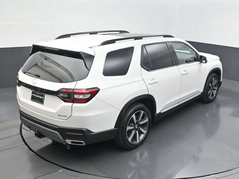Used 2025 Honda Pilot Elite image 12