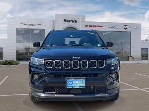 Used 2025 Jeep Compass Limited w/ Sun & Sound Group AWD/4WD image 3