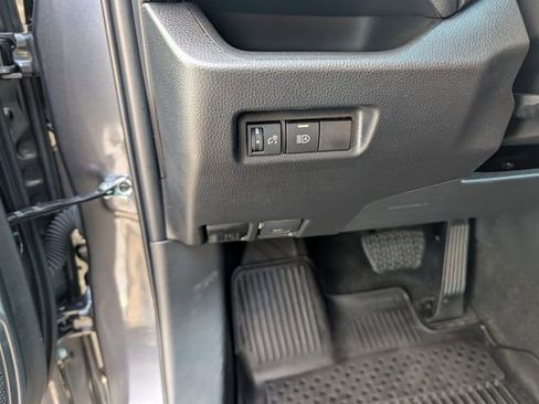 Used 2022 Toyota RAV4 XLE image 17