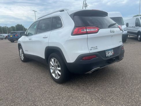 Used 2016 Jeep Cherokee Limited w/ Luxury Group AWD/4WD image 5