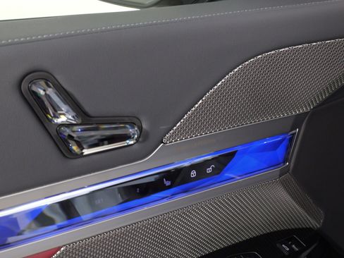 Used 2024 BMW 740i xDrive image 25