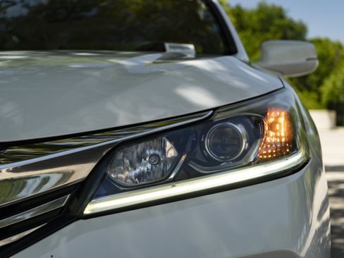 Used 2016 Honda Accord EX image 11