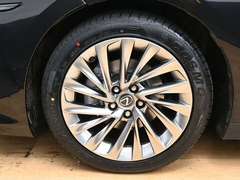 Used 2019 Lexus ES 350 Ultra Luxury w/ Accessory Package 2 FWD image 13