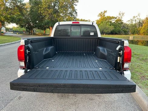 Used 2021 Toyota Tacoma SR w/ SR Convenience Package image 10