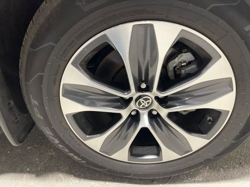 Used 2024 Toyota Highlander XLE image 44