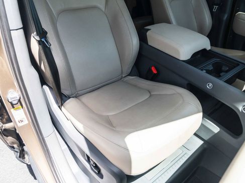 Used 2023 Land Rover Defender 110 S image 19