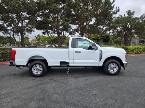 New 2026 Ford F250 XL w/ XL Chrome Package image 2