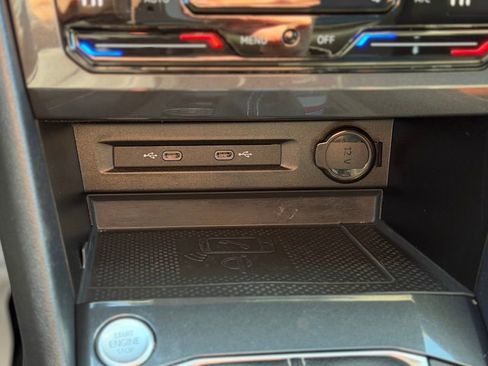 Used 2022 Volkswagen Tiguan SE image 17