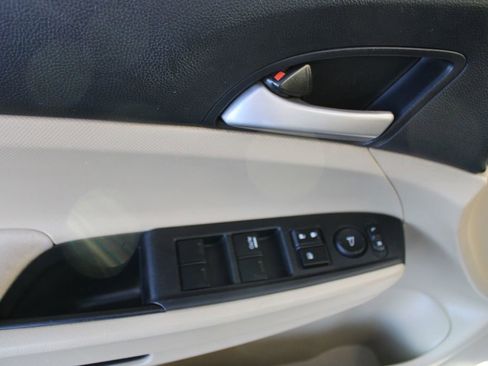 Used 2012 Honda Accord LX image 19