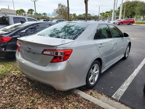 Used 2014 Toyota Camry L image 6