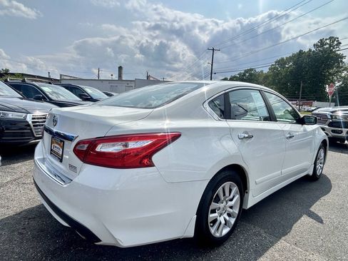 Used 2017 Nissan Altima 2.5 S w/ Power Driver Seat Package FWD image 5