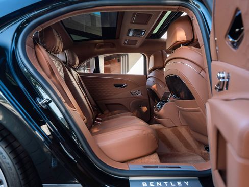 Used 2025 Bentley Flying Spur Plug-In Hybrid AWD/4WD image 55