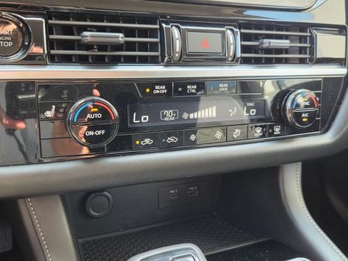 Used 2025 Nissan Pathfinder SV AWD/4WD image 31