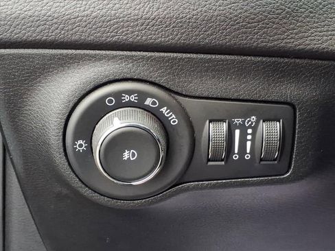 Used 2018 Jeep Compass Latitude w/ Popular Equipment Group image 24