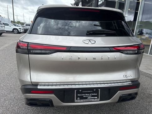 Used 2023 INFINITI QX60 Luxe w/ Vision Package FWD image 3
