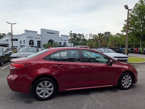 Used 2022 Toyota Corolla LE FWD image 4