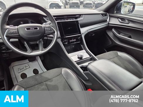 Used 2025 Jeep Grand Cherokee Altitude AWD/4WD image 6