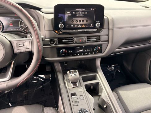 Used 2025 Nissan Pathfinder S AWD/4WD image 19