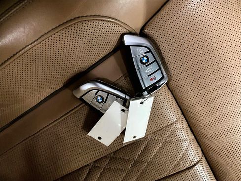 Used 2022 BMW 740i w/ Premium Package image 13