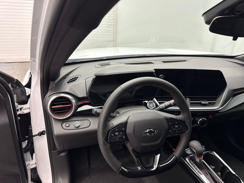 New 2025 Chevrolet Trax RS image 4