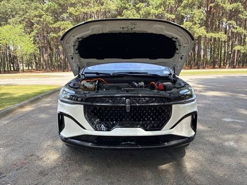 Used 2025 Lincoln Nautilus Reserve w/ Jet Appearance Package image 20