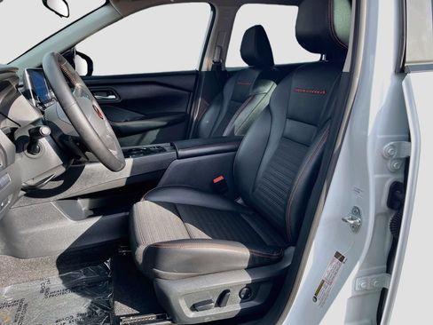 Used 2025 Nissan Rogue SV AWD/4WD image 23