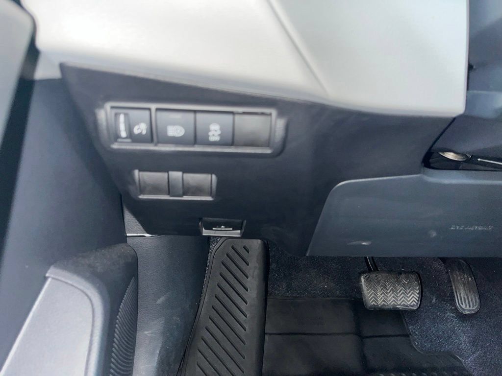 Used 2026 Toyota Corolla Cross LE AWD/4WD image 54