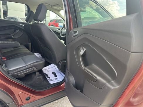 Used 2018 Ford Escape SE image 17