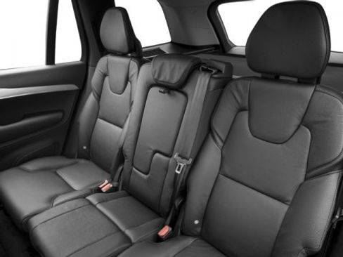 Used 2018 Volvo XC90 T6 Momentum w/ Convenience Package image 17