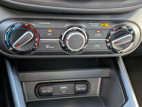 Used 2025 Kia Soul LX FWD image 24