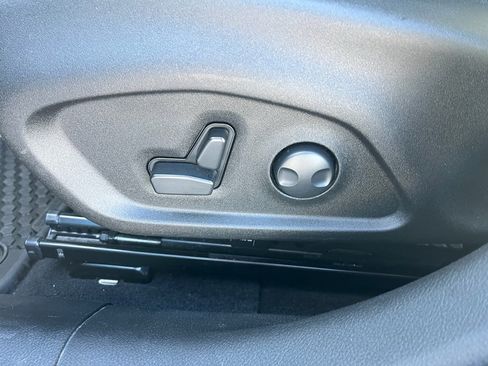 Used 2023 Jeep Renegade Latitude w/ Premium Group image 14