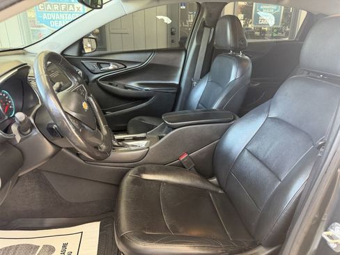 Used 2017 Chevrolet Malibu LT w/ Leather Package FWD image 8