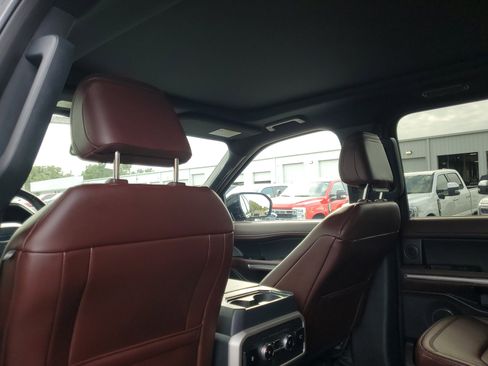Used 2024 Ford Expedition Limited image 15