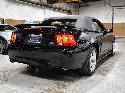 Used 2004 Ford Mustang GT RWD image 6