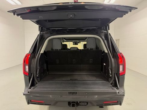 Certified 2025 Ford Expedition Active AWD/4WD image 31