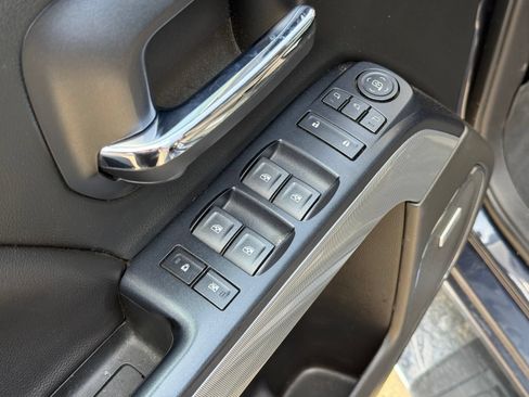 Used 2018 Chevrolet Silverado 1500 LTZ Z71 w/ Centennial Edition AWD/4WD image 8