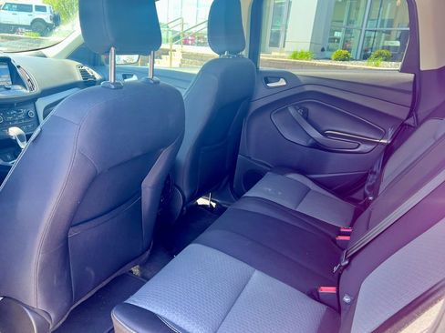 Used 2019 Ford Escape SE image 12