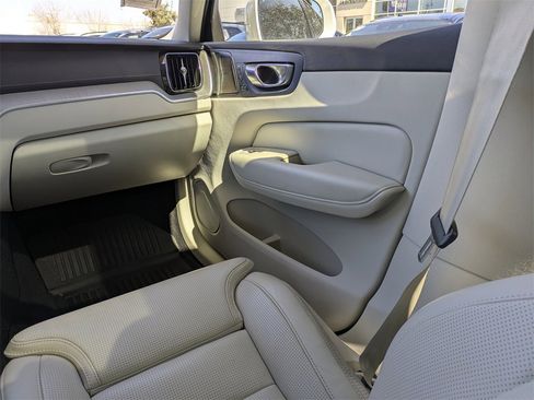 Certified 2023 Volvo XC60 B5 Ultimate image 20