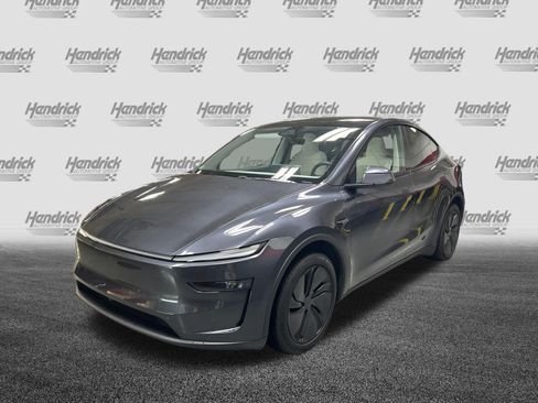 Used 2026 Tesla Model Y AWD image 5