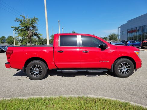Used 2021 Nissan Titan SV w/ SV Convenience Package RWD image 4