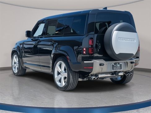New 2025 Land Rover Defender 110 X-Dynamic SE image 3