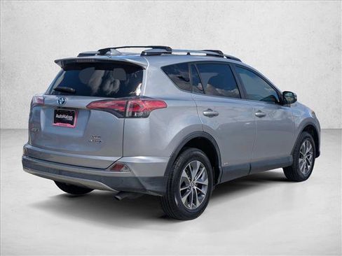 Used 2018 Toyota RAV4 XLE AWD/4WD image 5
