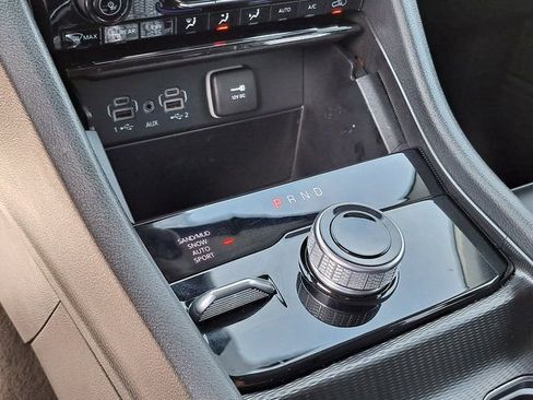 Used 2023 Jeep Grand Cherokee L Limited AWD/4WD image 19