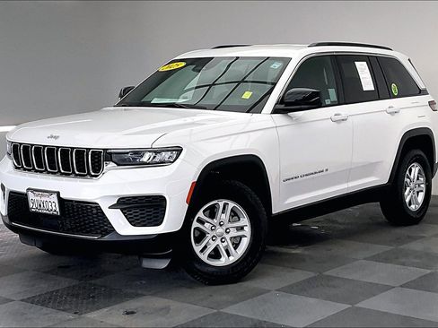 Used 2025 Jeep Grand Cherokee Laredo AWD/4WD image 12