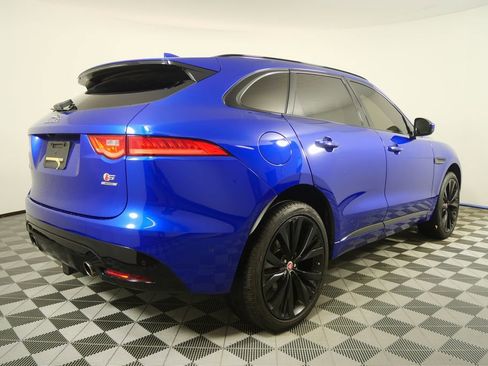 Used 2019 Jaguar F-PACE S image 3