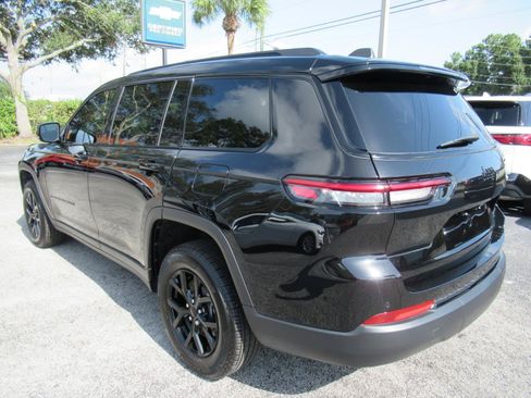 Used 2025 Jeep Grand Cherokee L Laredo RWD image 8