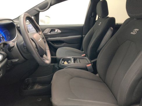 Used 2018 Chrysler Pacifica Touring Plus w/ S Appearance Package FWD image 17